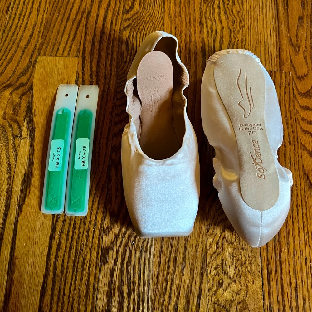 COPY - So danca size 7d point shoe airy removable shank.